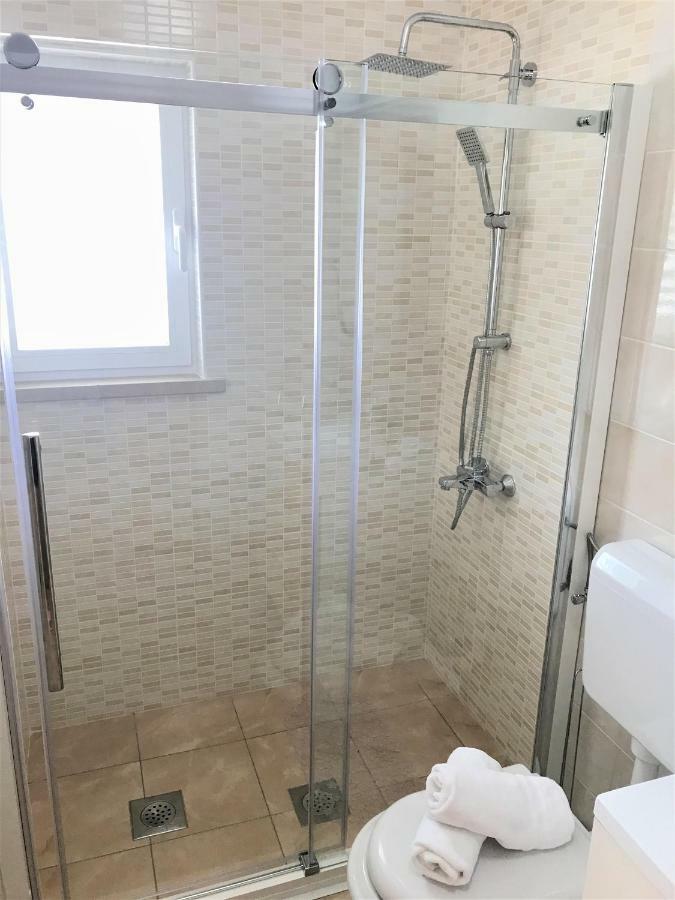 Apartmani Fortuna Lumbarda Exteriér fotografie