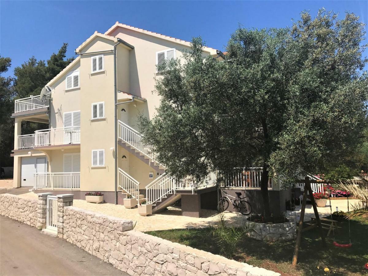 Apartmani Fortuna Lumbarda Exteriér fotografie
